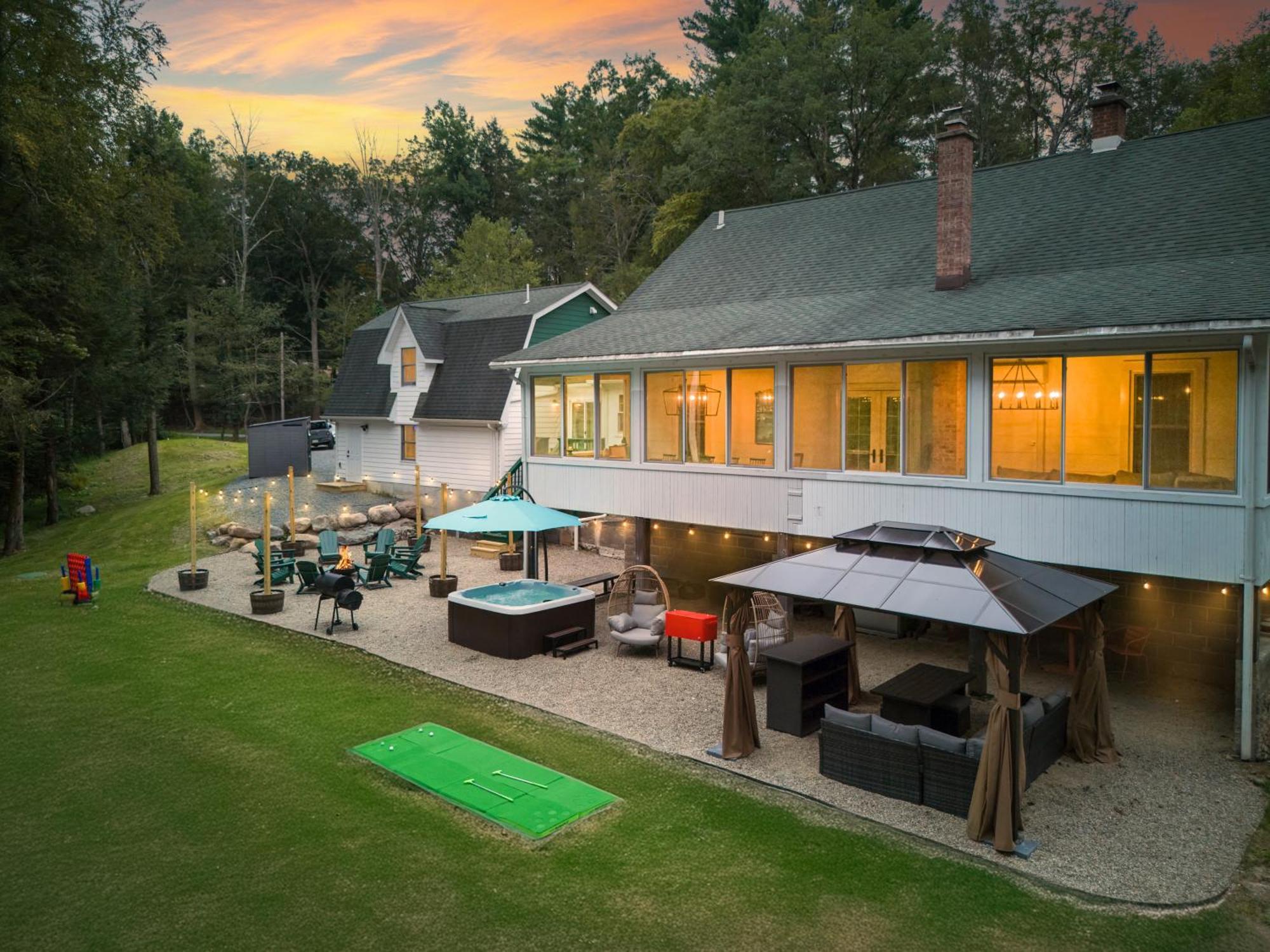 Luxuriously Restored Farm * Mountainhome